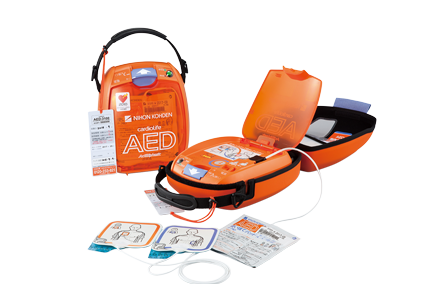 AED-3100と電極パッド・キャリングケース
